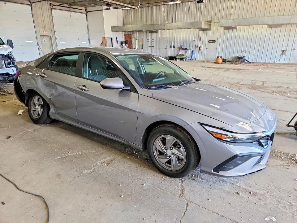 2025 HYUNDAI ELANTRA SE 4
