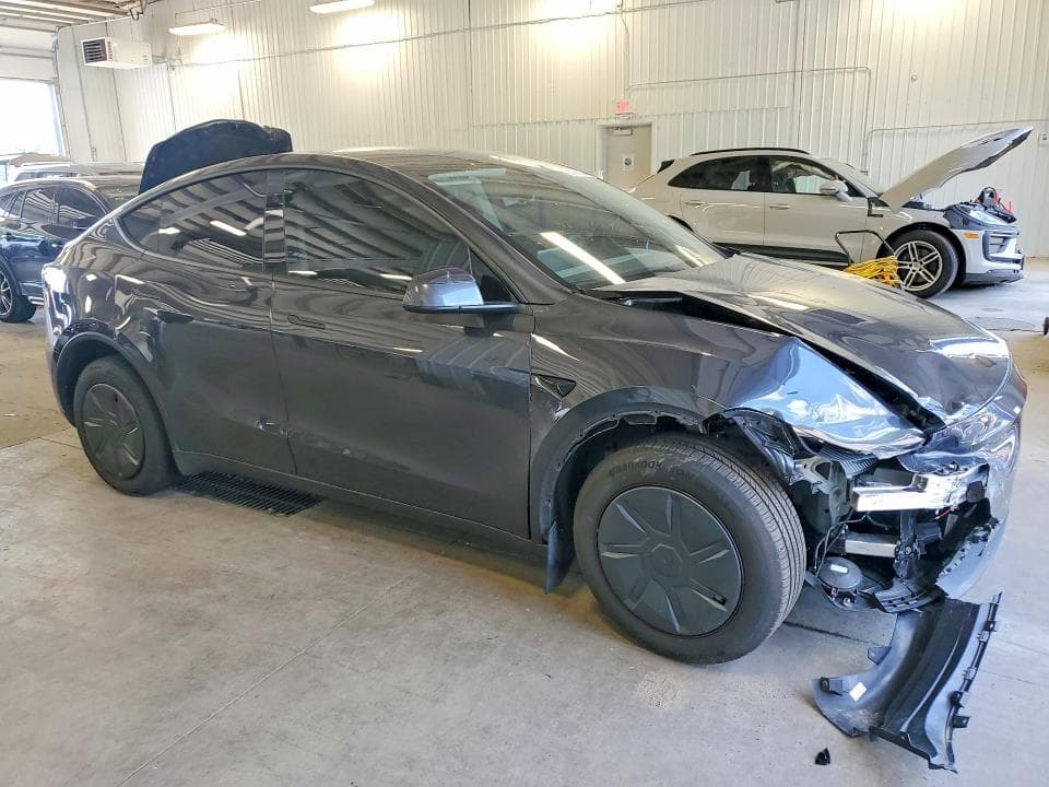 2026 TESLA MODEL Y 4