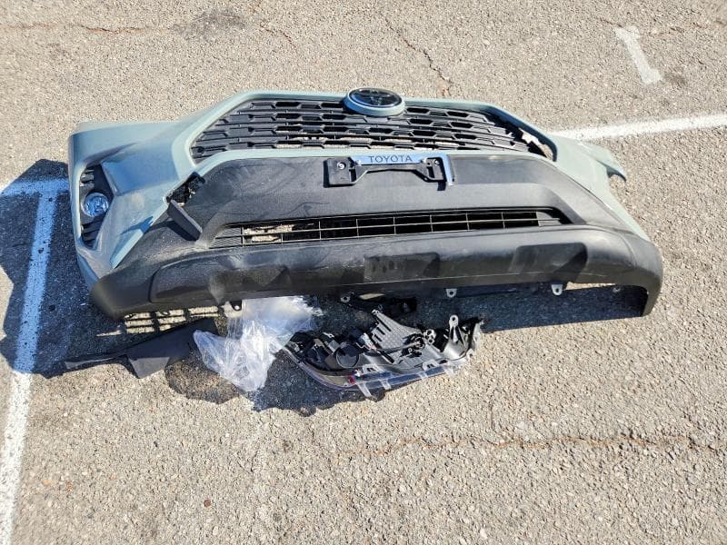 2019 TOYOTA RAV4 XLE 13