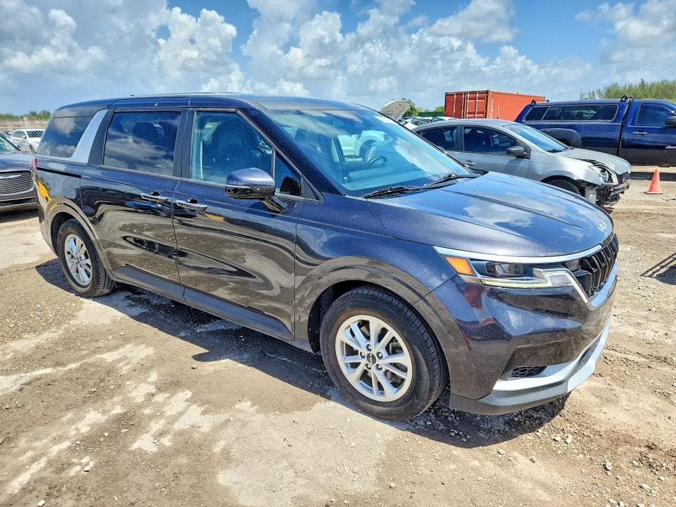 2023 KIA CARNIVAL LX 4