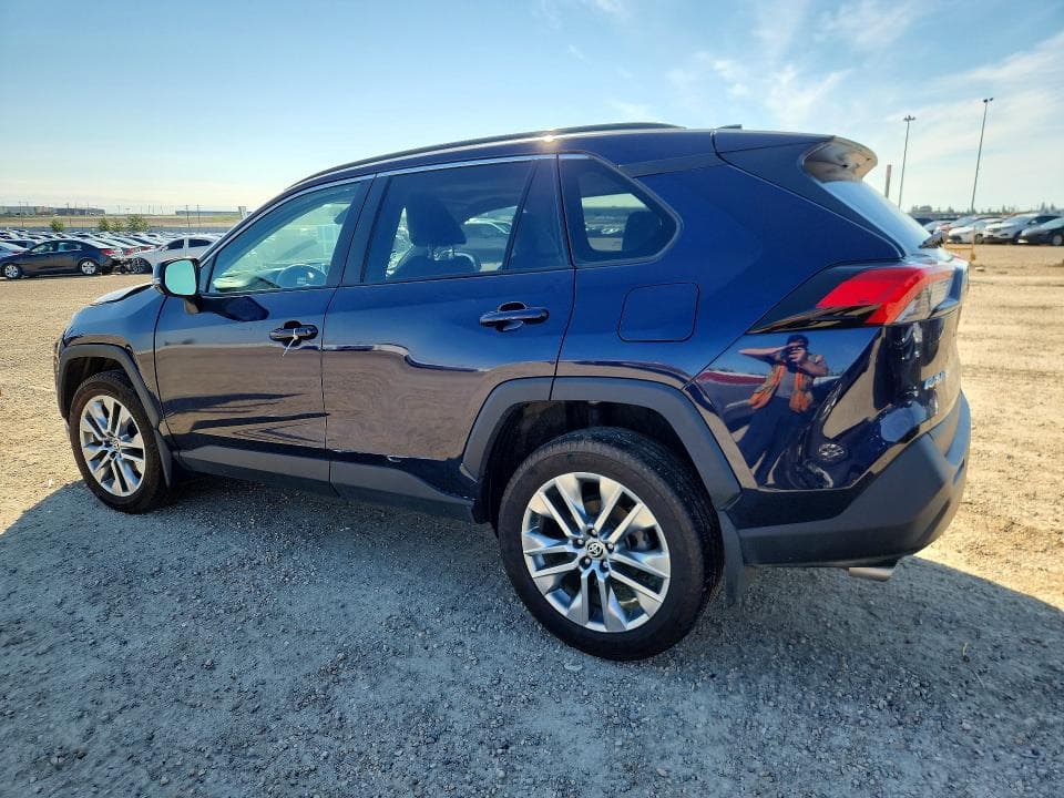 2023 TOYOTA RAV4 XLE 2
