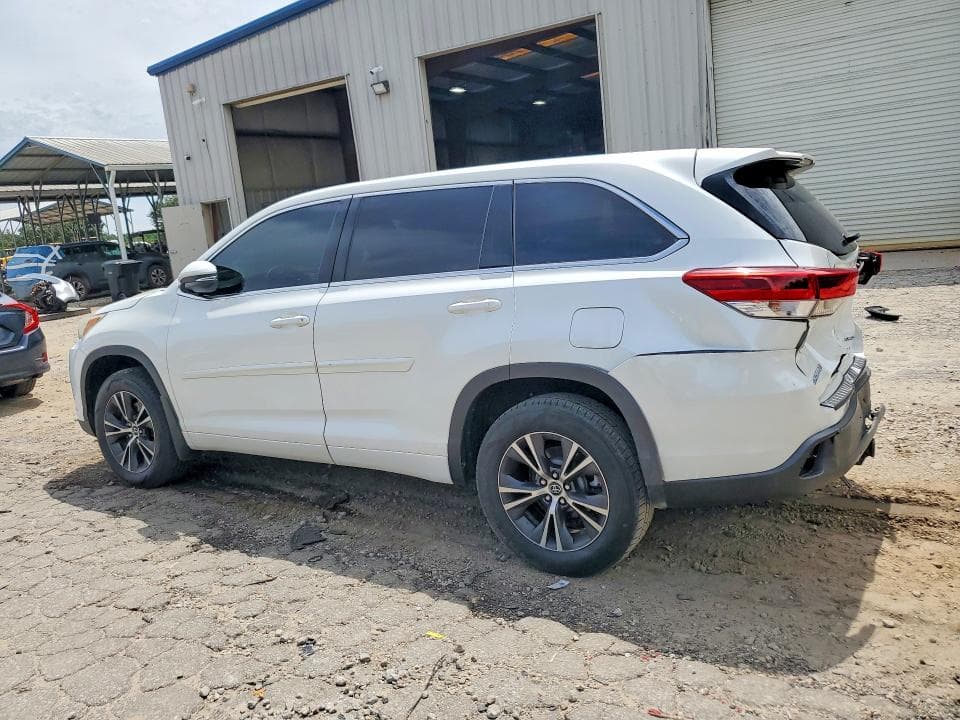 2018 TOYOTA HIGHLANDER LE 2