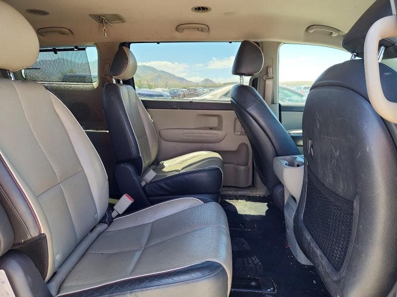 2017 KIA SEDONA 11