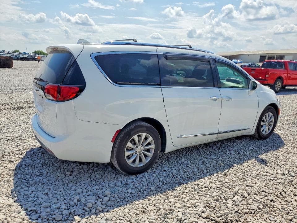 2018 CHRYSLER PACIFICA TOURING L 3