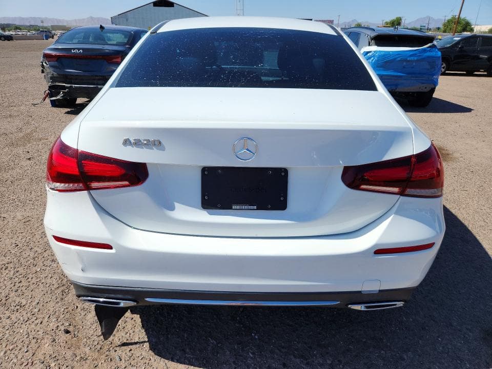 2019 MERCEDES-BENZ A 220 6