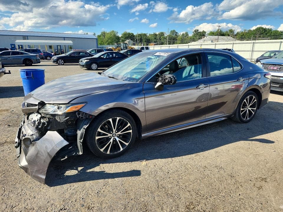 2018 TOYOTA CAMRY SE - 1