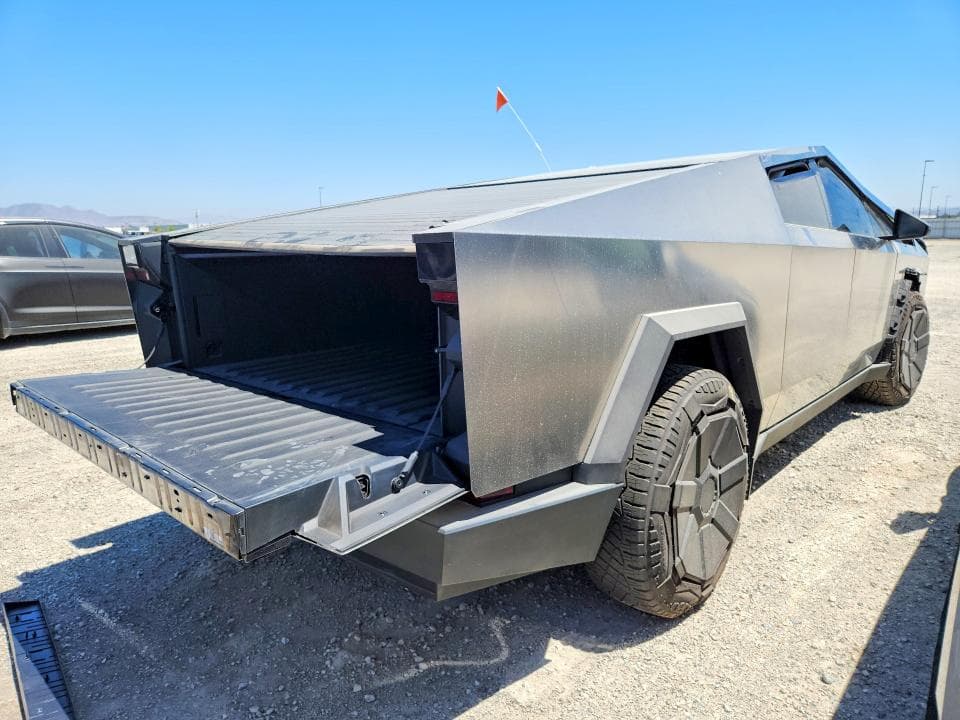 2024 TESLA CYBERTRUCK 3