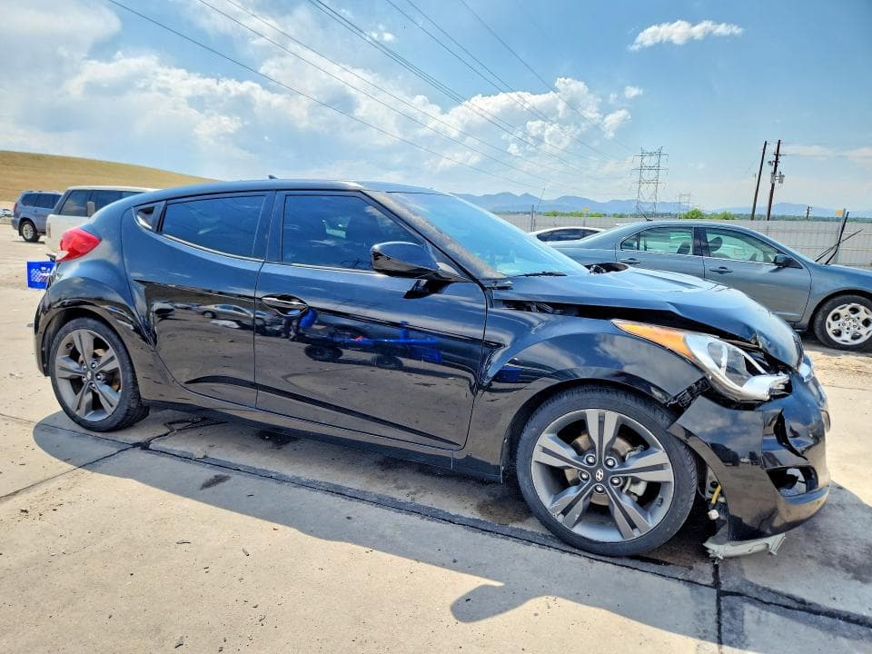 2017 HYUNDAI VELOSTER VALUE EDITION 4