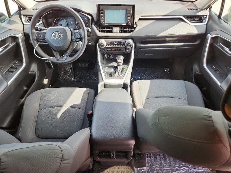 2020 TOYOTA RAV4 XLE 8