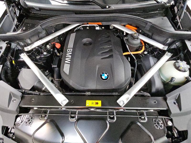 2025 BMW X5 XDRIVE50E 12