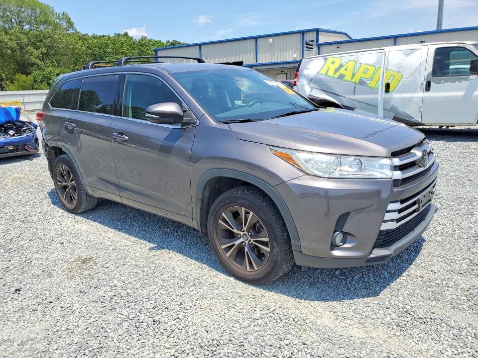 2017 TOYOTA HIGHLANDER LE PLUS 4