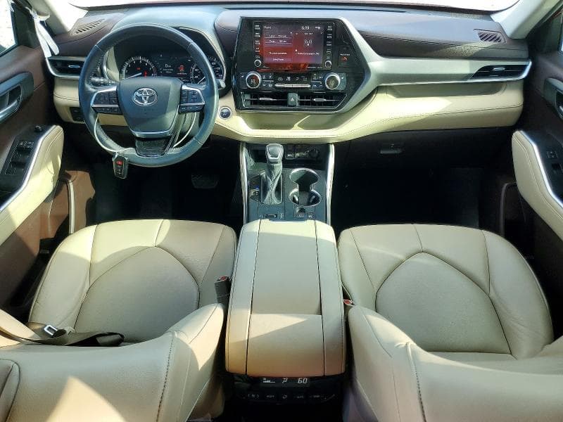2021 TOYOTA HIGHLANDER XLE 8