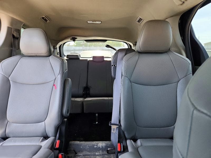 2022 TOYOTA SIENNA LE 10