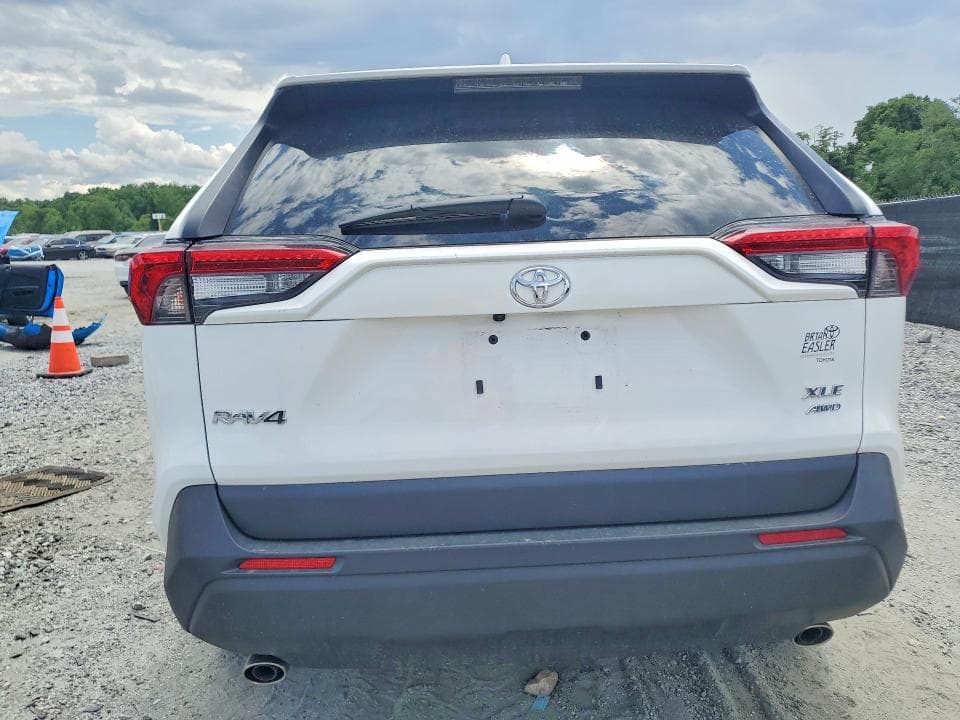 2025 TOYOTA RAV4 XLE 6