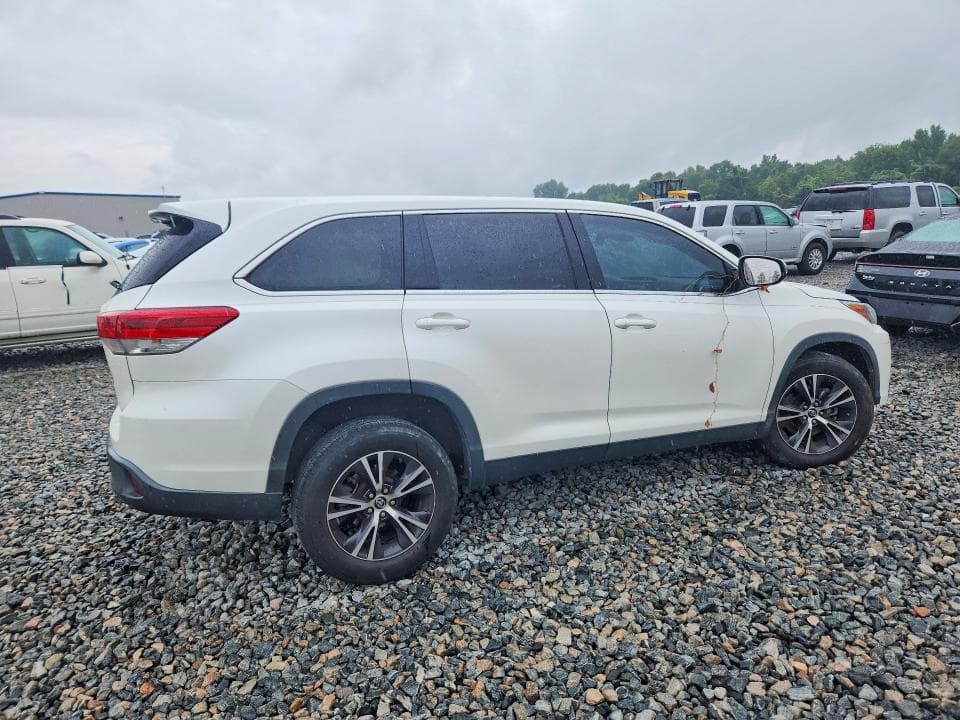 2019 TOYOTA HIGHLANDER LE 3