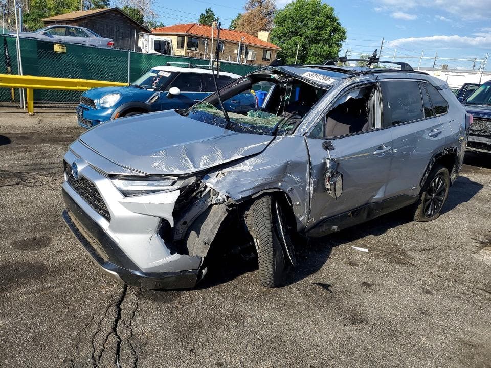 2022 TOYOTA RAV4 SE