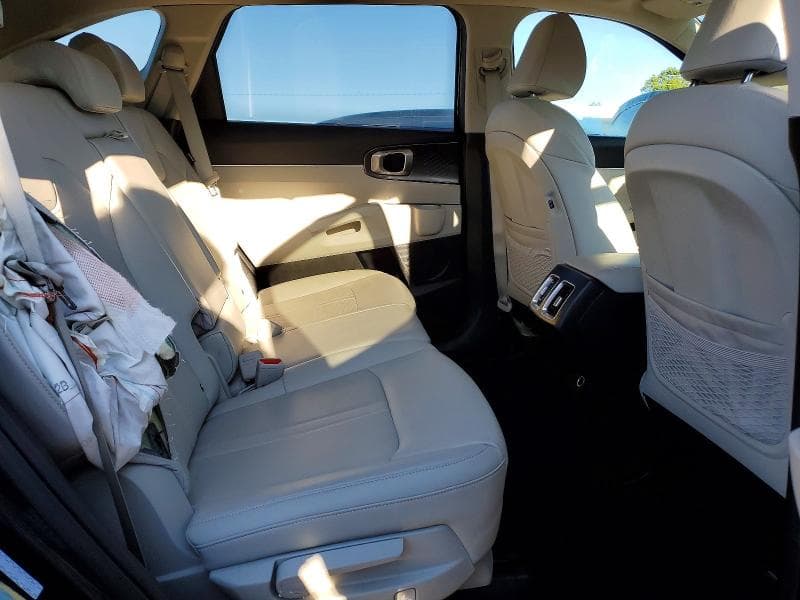 2025 KIA SORENTO S 11