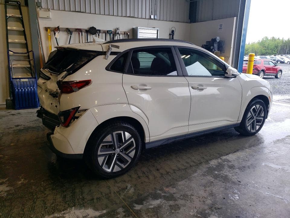 2023 HYUNDAI KONA SE 3