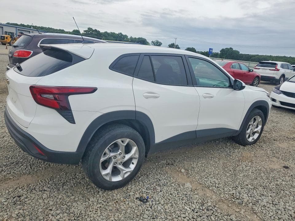 2025 CHEVROLET TRAX LS 3