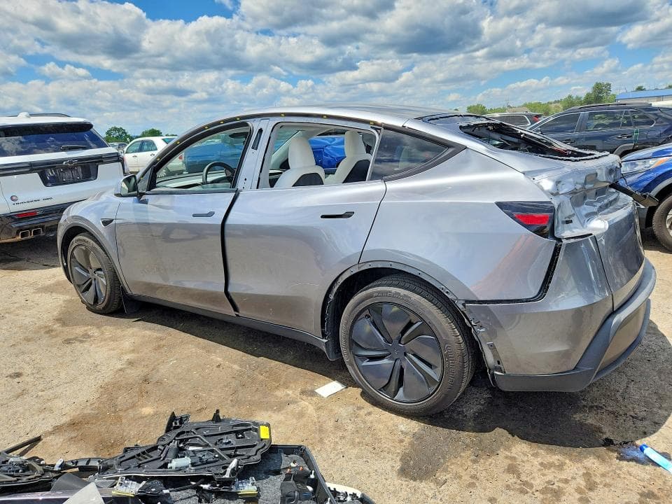 2026 TESLA MODEL Y 2