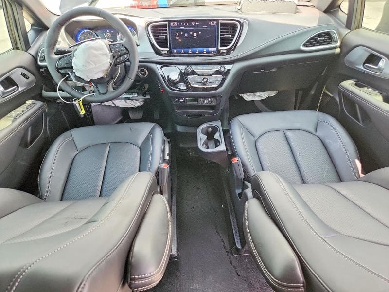 2024 CHRYSLER PACIFICA TOURING L 8