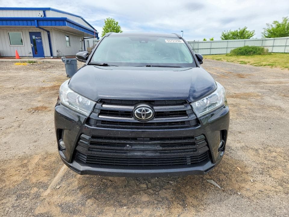 2017 TOYOTA HIGHLANDER SE 5