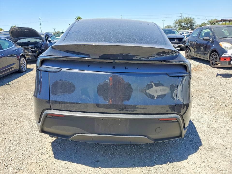 2026 TESLA MODEL Y 6