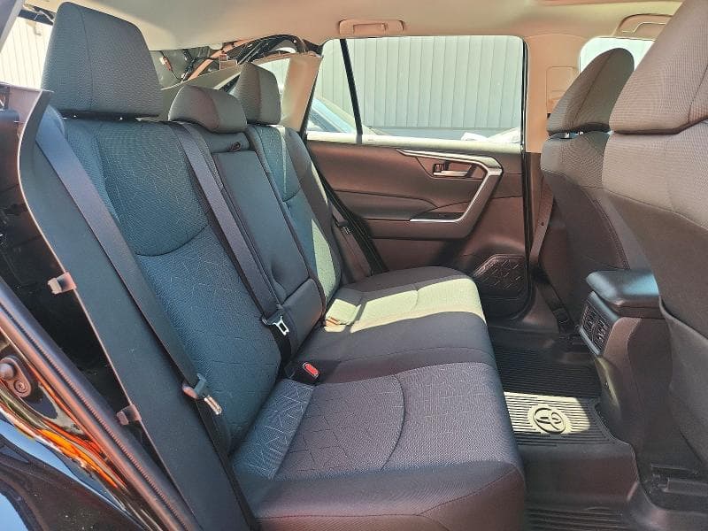 2025 TOYOTA RAV4 XLE 11