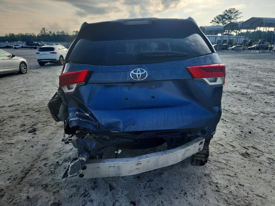 2017 TOYOTA HIGHLANDER LE 6