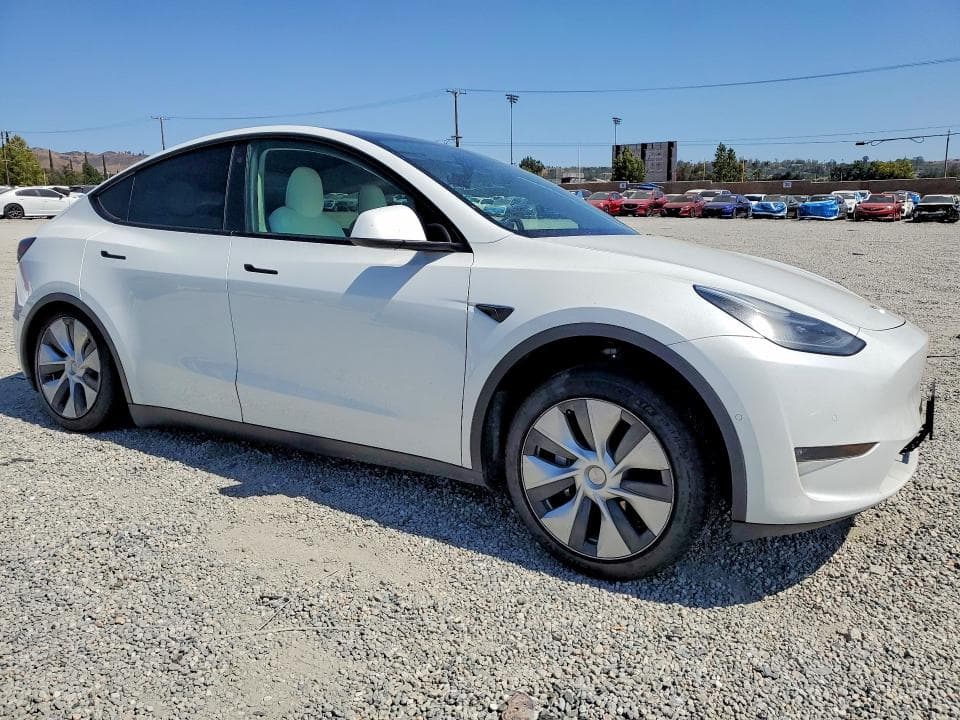 2023 TESLA MODEL Y 4