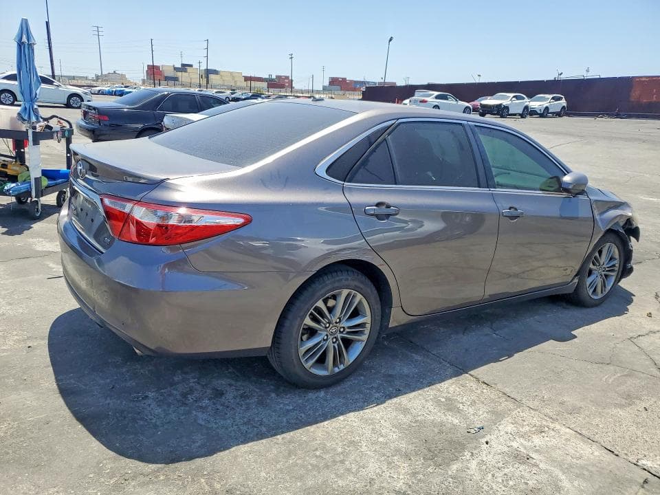 2017 TOYOTA CAMRY SE 3