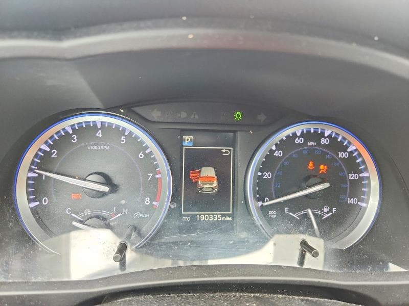 2017 TOYOTA HIGHLANDER SE 9