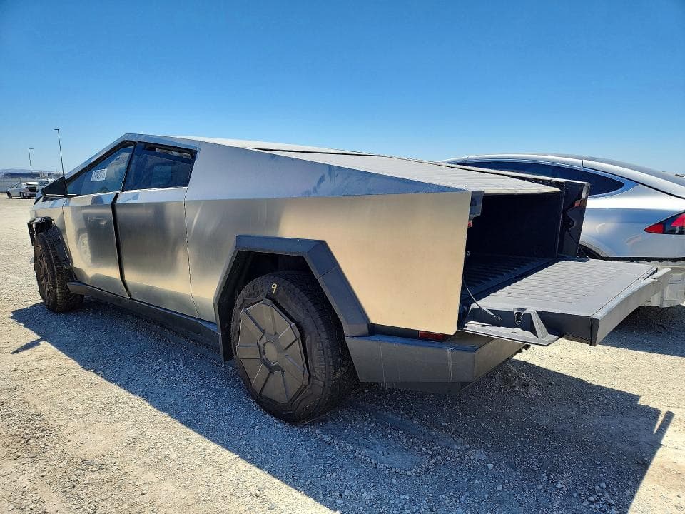 2024 TESLA CYBERTRUCK 2