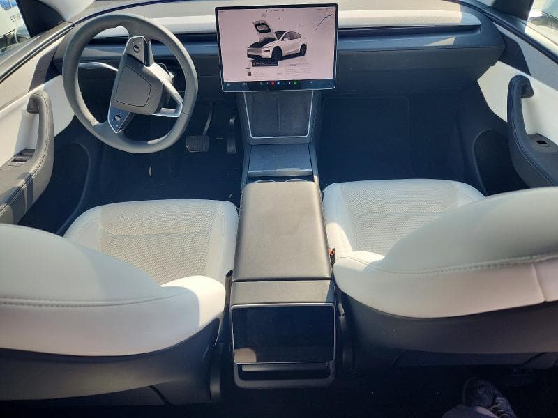 2026 TESLA Y 8