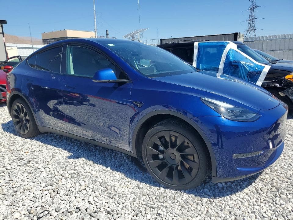 2024 TESLA MODEL Y 4