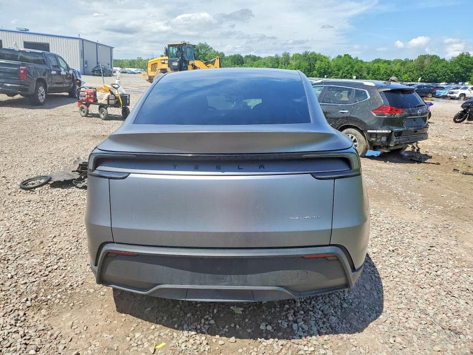 2026 TESLA MODEL Y 6