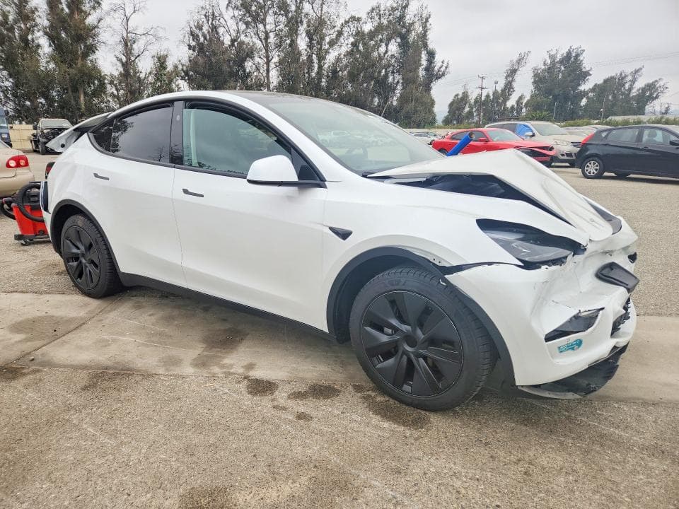 2024 TESLA MODEL Y 4