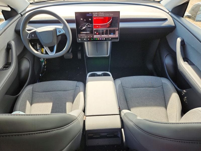 2026 TESLA MODEL Y 8
