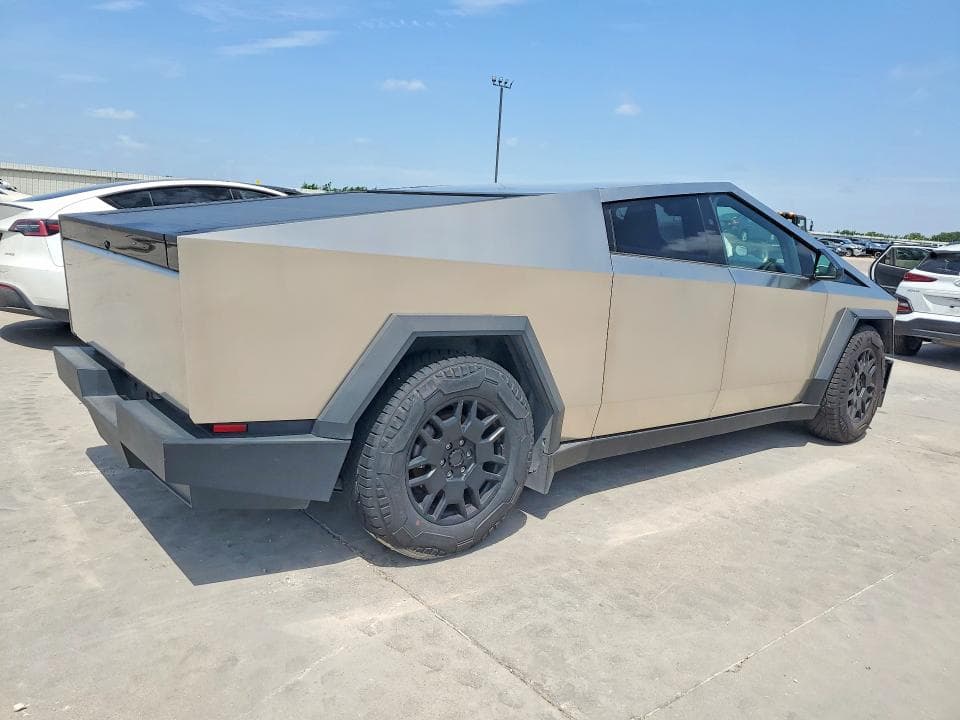 2025 TESLA CYBERTRUCK 3
