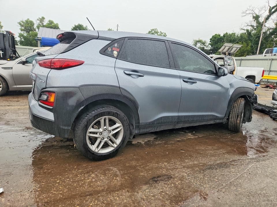 2021 HYUNDAI KONA SE 3
