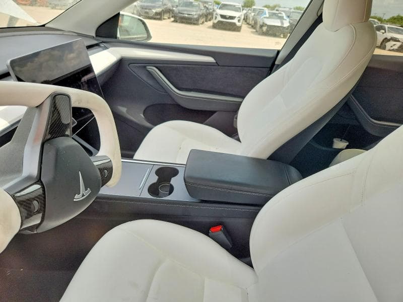 2024 TESLA MODEL Y 9