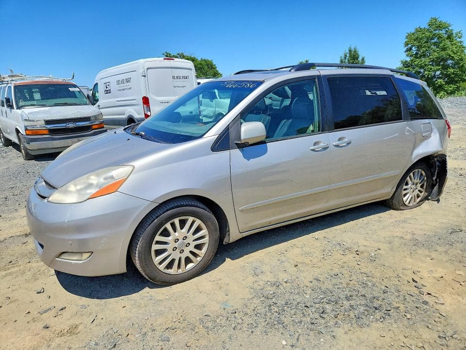 2009 TOYOTA SIENNA