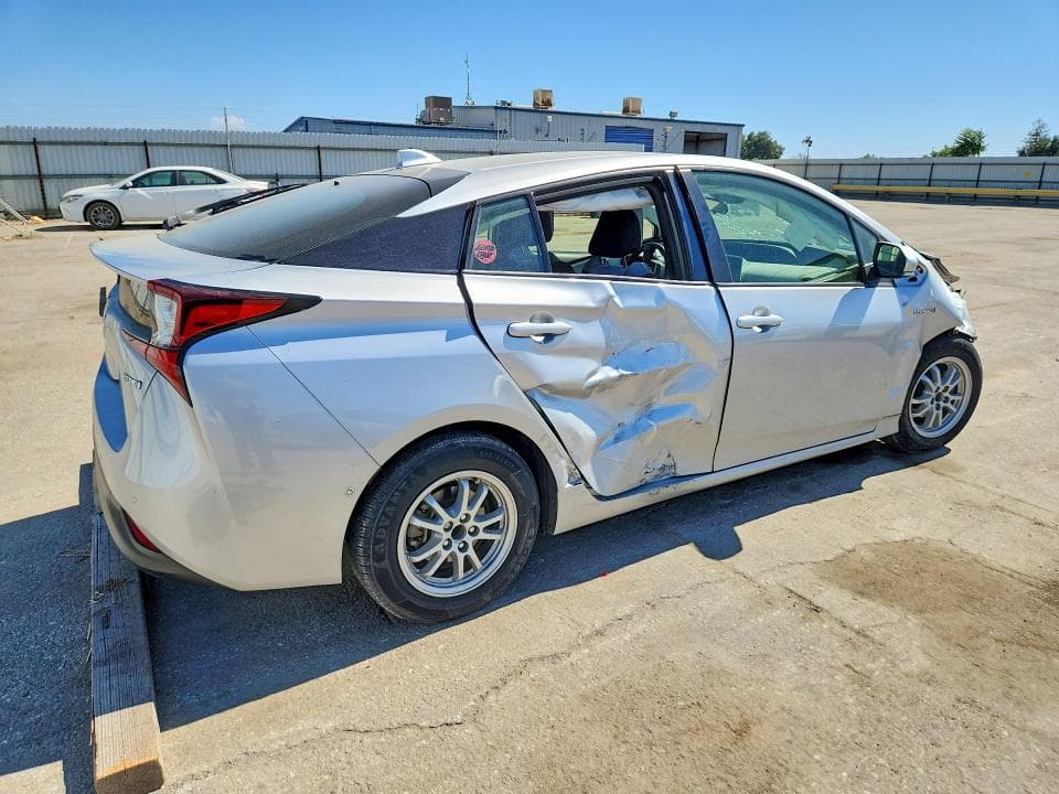 2022 TOYOTA PRIUS LE 3