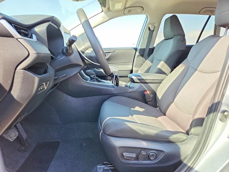 2024 TOYOTA RAV4 XLE 7
