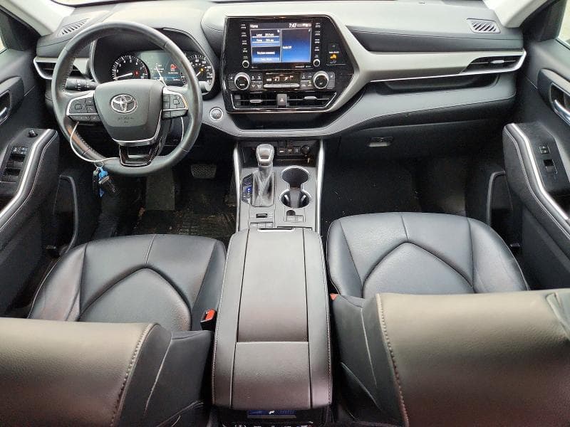 2020 TOYOTA HIGHLANDER XLE 8