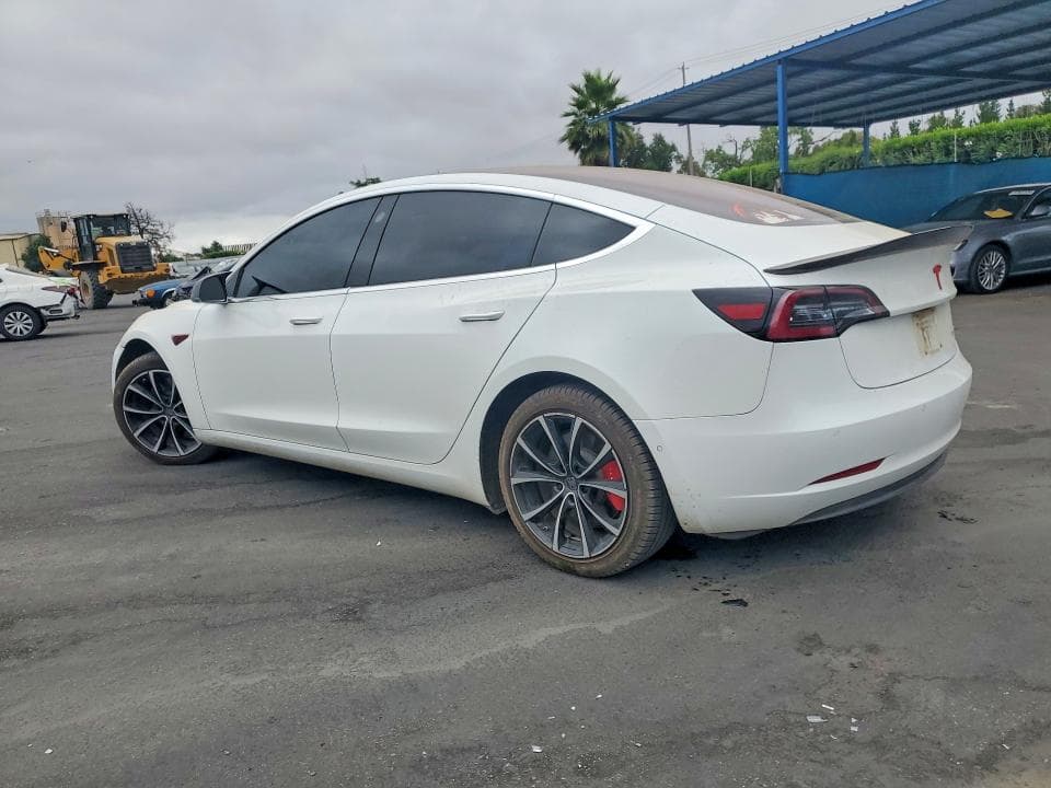 2018 TESLA MODEL 3 2