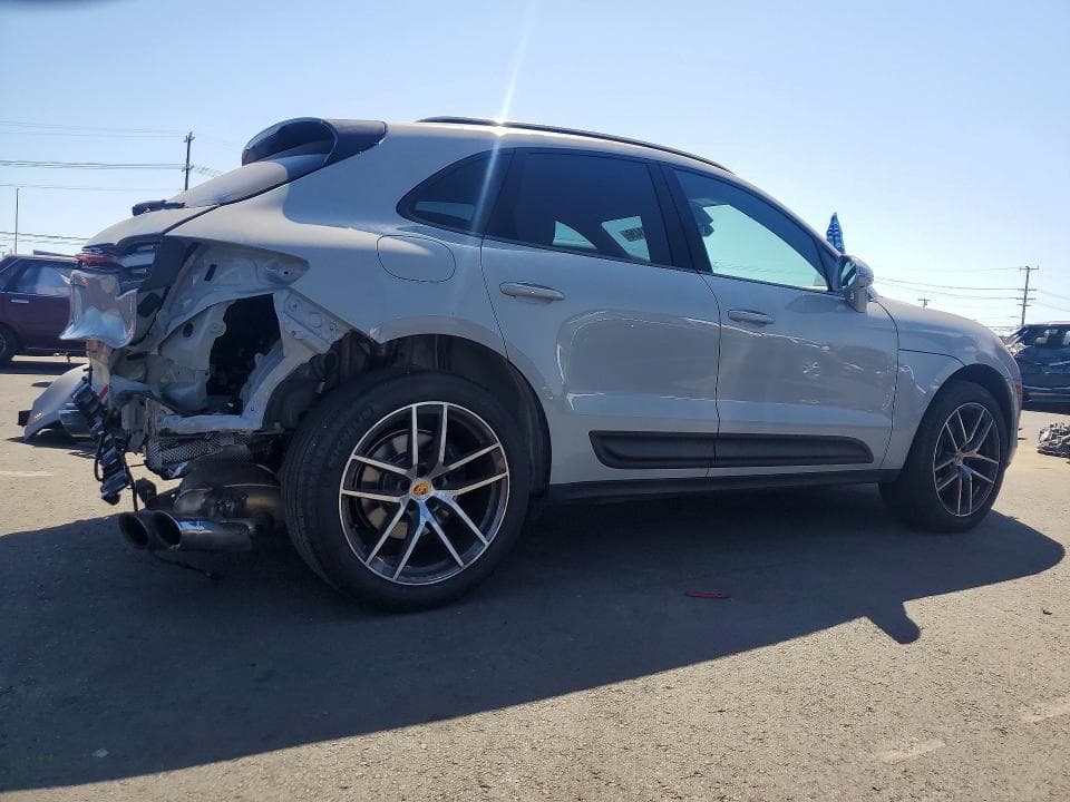 2024 PORSCHE MACAN BASE 3