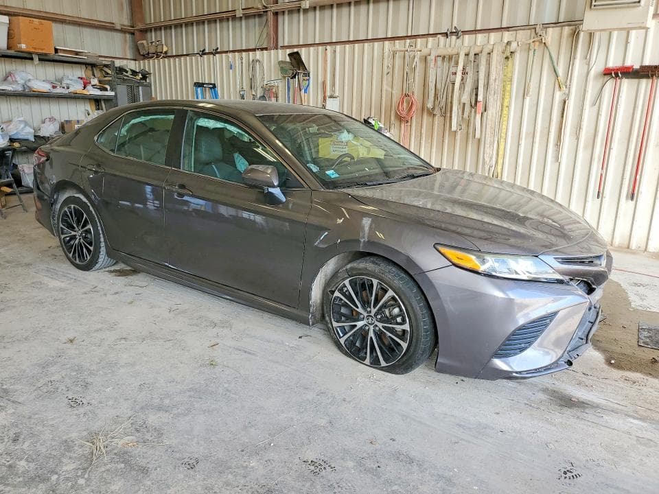 2018 TOYOTA CAMRY SE 4