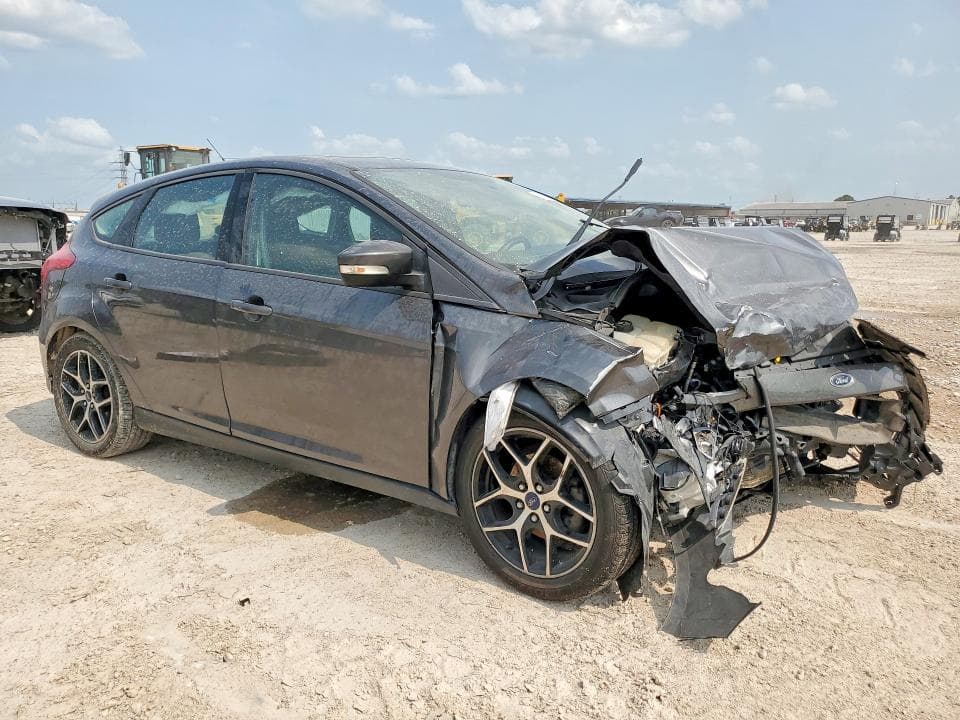 2017 FORD FOCUS SEL 4