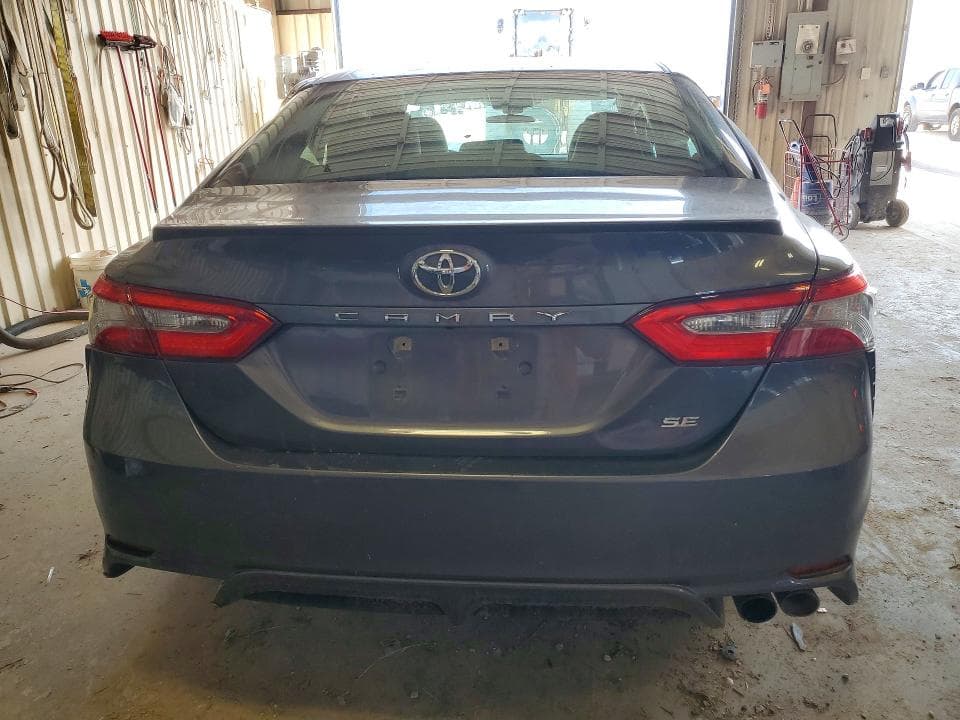 2018 TOYOTA CAMRY SE 6